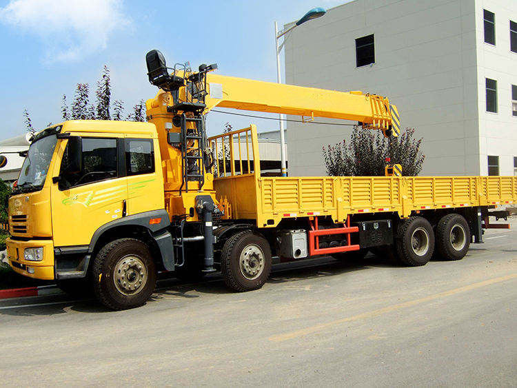 10 Ton Telescopic Boom Truck Mounted Crane and with Outrigger Span of 2280-5580mm