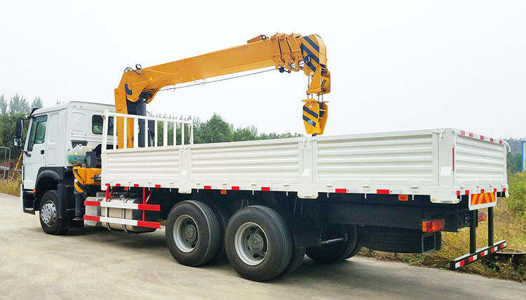 10 Ton Telescopic Boom Truck Mounted Crane and with Outrigger Span of 2280-5580mm