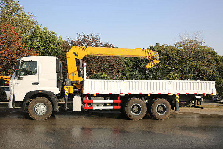 10 Ton Telescopic Boom Truck Mounted Crane and with Outrigger Span of 2280-5580mm