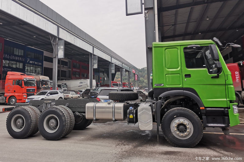 Normal Driver's Seat Sinotruk Howo 371 Hp Euro 2 Manual 6X4 Diesel Engine Truck Head