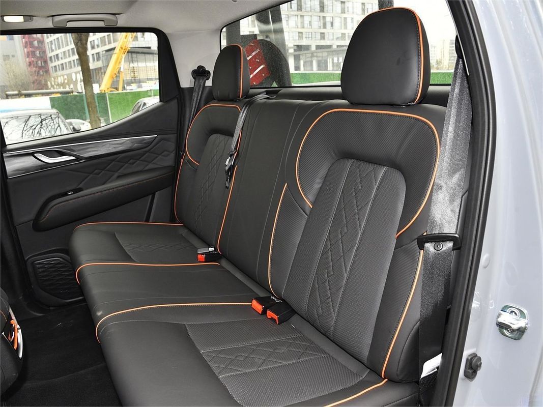 Fuel- Dongfeng Rich 7 4*4 Pickup Truck with Cargo Box Dimension of 1510*1562*475 mm
