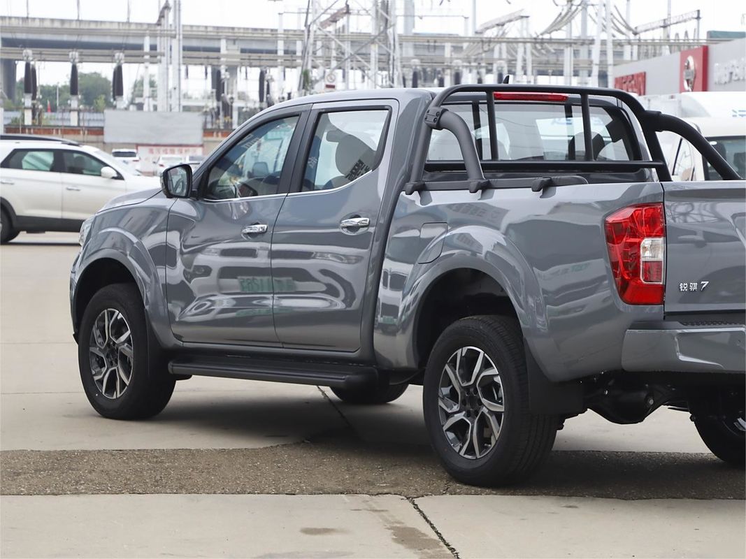 2024 Diesel 4*4 Dongfeng 8AT Rich7 Pickup 73L Tank Cargo Box 1510*1562*475mm Leather Seats