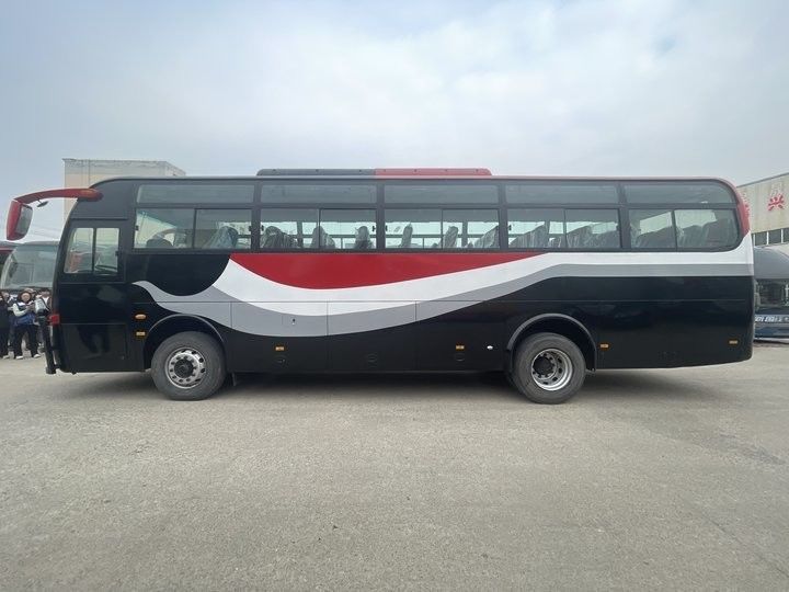 12m Diesel Buses with 12450*2550*3790mm Overall Dimensions and 295/80R22.5-18PR Tyres
