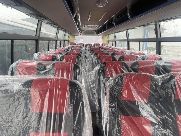 12m Diesel Buses with 12450*2550*3790mm Overall Dimensions and 295/80R22.5-18PR Tyres