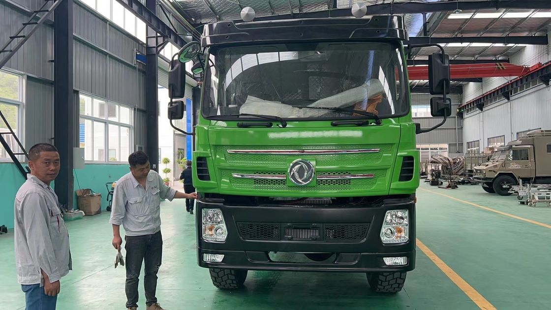 Manual 8-speed Gearbox and 155kw Power 6*6 Desert Passenger Bus for Mining in Dongfeng